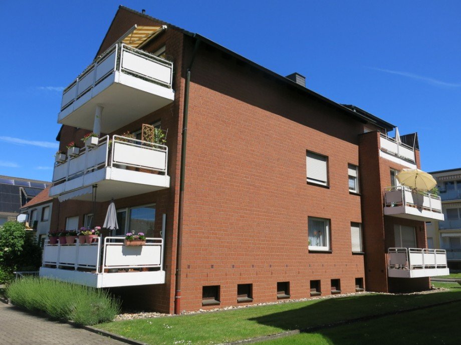 und gepflegter Au�enanlage Mehrfamilienhaus Hamm