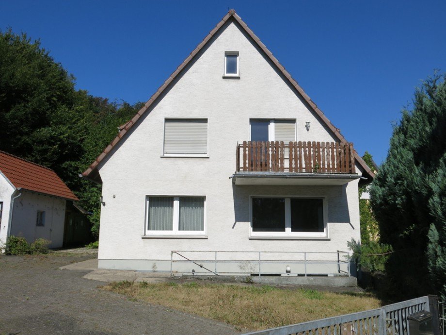 mit Balkon und Garage Zweifamilienhaus M�hnesee