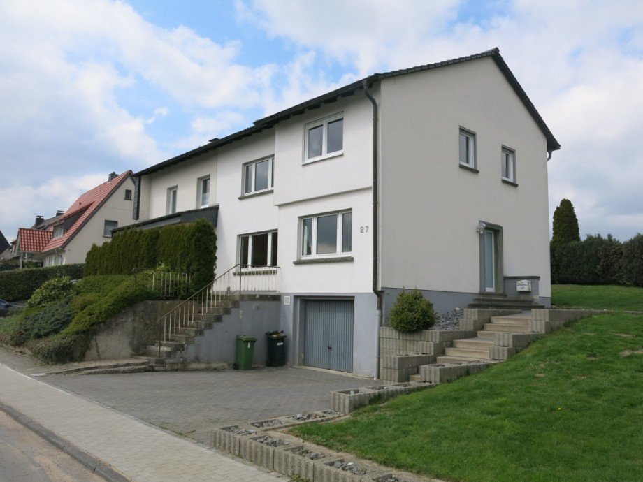 Ansicht Strassenseite Mehrfamilienhaus Ense / L�ttringen