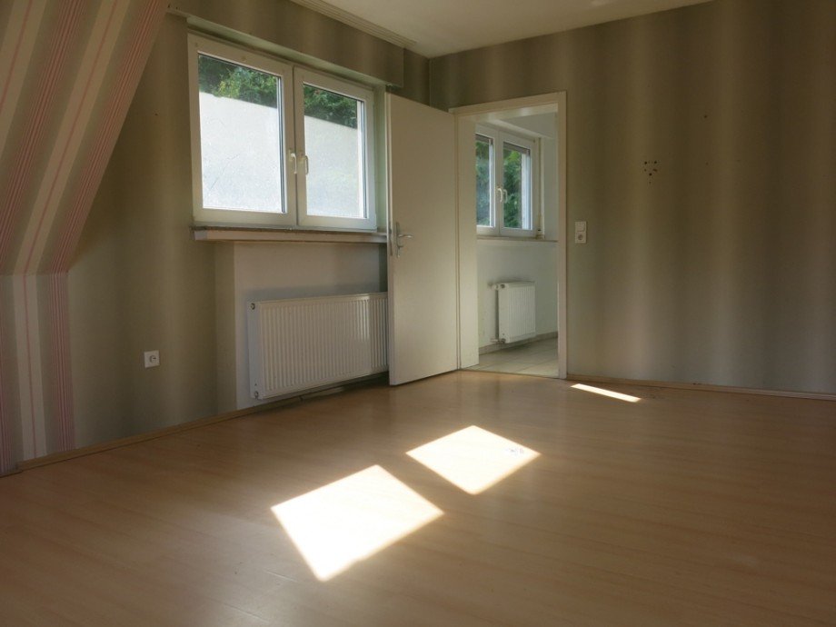 Ihr Schlafzimmer im OG Zweifamilienhaus M�hnesee