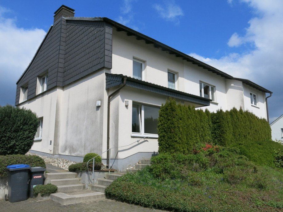 Ansicht Strassenseite Mehrfamilienhaus Ense / L�ttringen